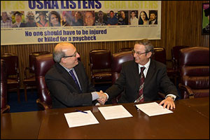 (L to R) Then-Assistant Secretary Dr. David Michaels, USDOL-OSHA, and Marty Coughlin, President, SAIA, sign a national Alliance renewal agreement on December 18, 2013.