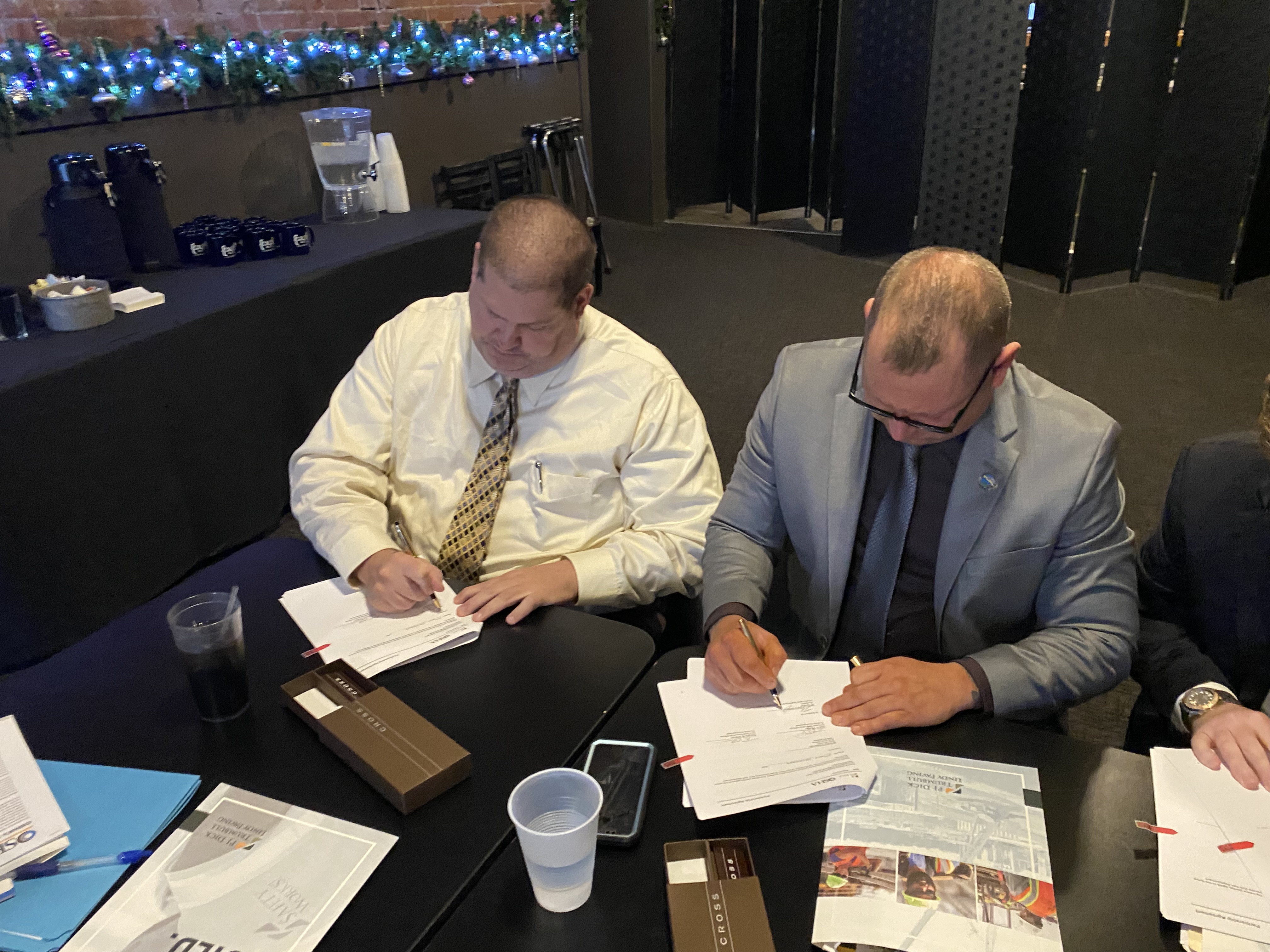 Brendan Clayburgh, Area Director, Erie Area Office, US Dept of Labor, OSHA and T.J. Sandell, President, Great Lakes Building and Construction Trades Council sign the Partnership agreement.
