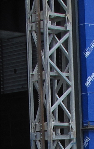 Figure 1 – Mast sections bolted with swing bolts