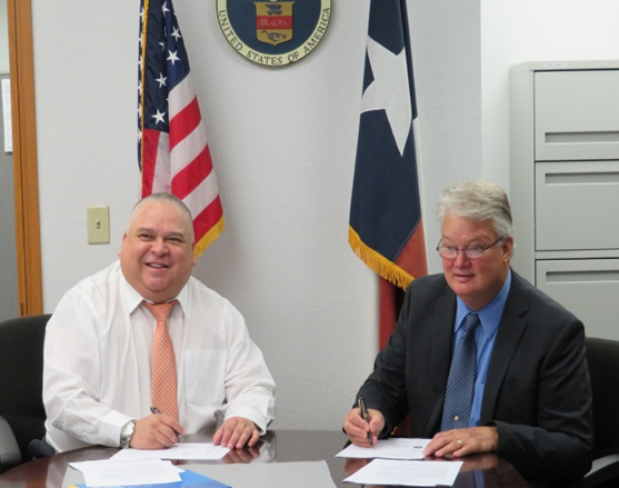 OSHA Area Office Director Diego Alvarado Jr., and Director Barry J. Bogle of the Law Enforcement Academy at El Paso Community College’s Risk Management Institute recently signed a two-year alliance to help promote workplace safety in the region.